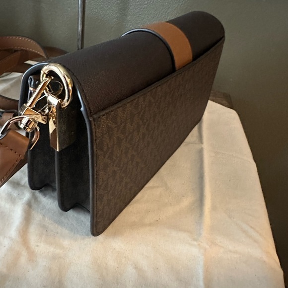 MK Greenwich Faux Leather Sling Crossbody Bag - Picture 3 of 5